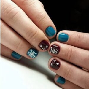 Stunning Stars and snowflakes short nails