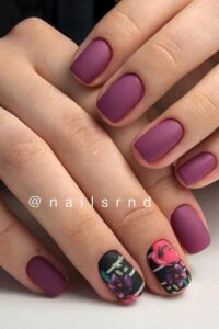 Flower or Leaves Designs For Mauve Nails