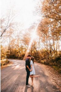 Romantic Fall Engagement Photo Ideas