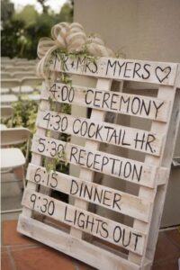 budget friendly wedding sign with wooden pallets
