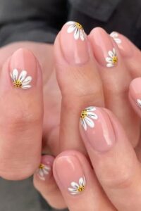 Daisy Art Short Nails, short nails, short nail designs, nail designs for short nails, designs for short nails, short nail ideas, short cute nails, nail designs short