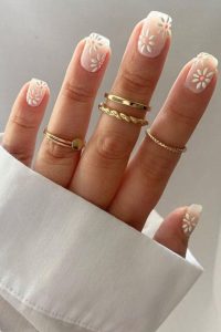 Short Daisy Nails, short nails, short nail designs, nail designs for short nails, designs for short nails, short nail ideas, short cute nails, nail designs short