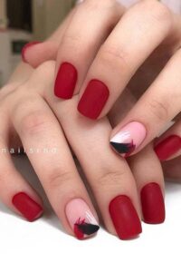 Chic Short Red Nails Design