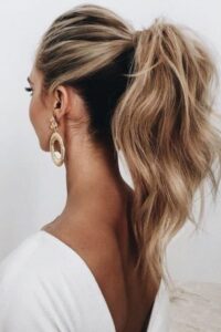 High Ponytail and Messy Ends
