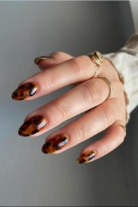 Mottled Tortie Nails, fall nails designs, fall nails ideas, fall nails, autumn nails, pretty fall nails, cute fall nails