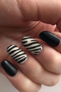 Zebra Striped Nails