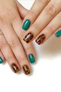 Green and Tortoise Nails, fall nails designs, fall nails ideas, fall nails, autumn nails, pretty fall nails, cute fall nails