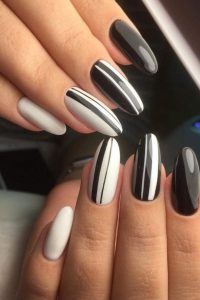 3D Reverse Stripes Nails