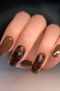 Brown Tortoise Fall nails, fall nails designs, fall nails ideas, fall nails, autumn nails, pretty fall nails, cute fall nails
