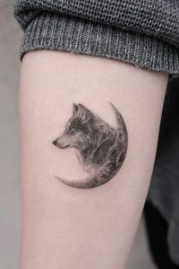 Wolf and Moon Tattoo, wolf tattoo, wolf tattoo for women, wolf tattoo design