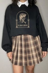 Sweatshirt and Skirt, dark academia outfit, dark academia outfits ideas, Dark Academia Aesthetic Outfits