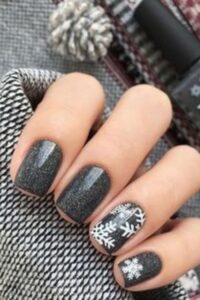 Holo Winter Nails with Snowflakes, winter nails, winter nail designs, winter nail ideas