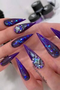 Holographic Purple Nails, pointy nails, pointy nail designs, pointy nail ideas