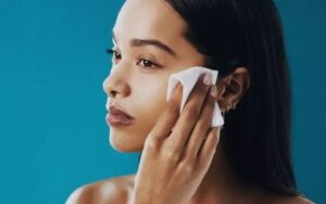 The Benefits of Sunscreen Wipes, grooming tips for women, feminine grooming tips