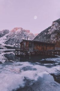 Beautiful Cabin, winter iphone wallpaper, winter background iphone, winter wallpaper iphone, winter iphone background