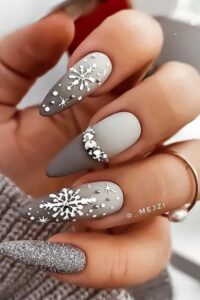 Gray Gradient Nails with Glitter Accent, winter nails, winter nail designs, winter nail ideas