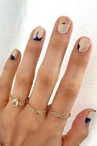 Abstract Splatter Nails, winter nails, winter nail designs, winter nail ideas