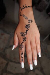 Henna-Inspired Tattoos, chic tattoo, elegant tattoo, elegant tattoos for women, chic tattoo design, elegant tattoo ideas
